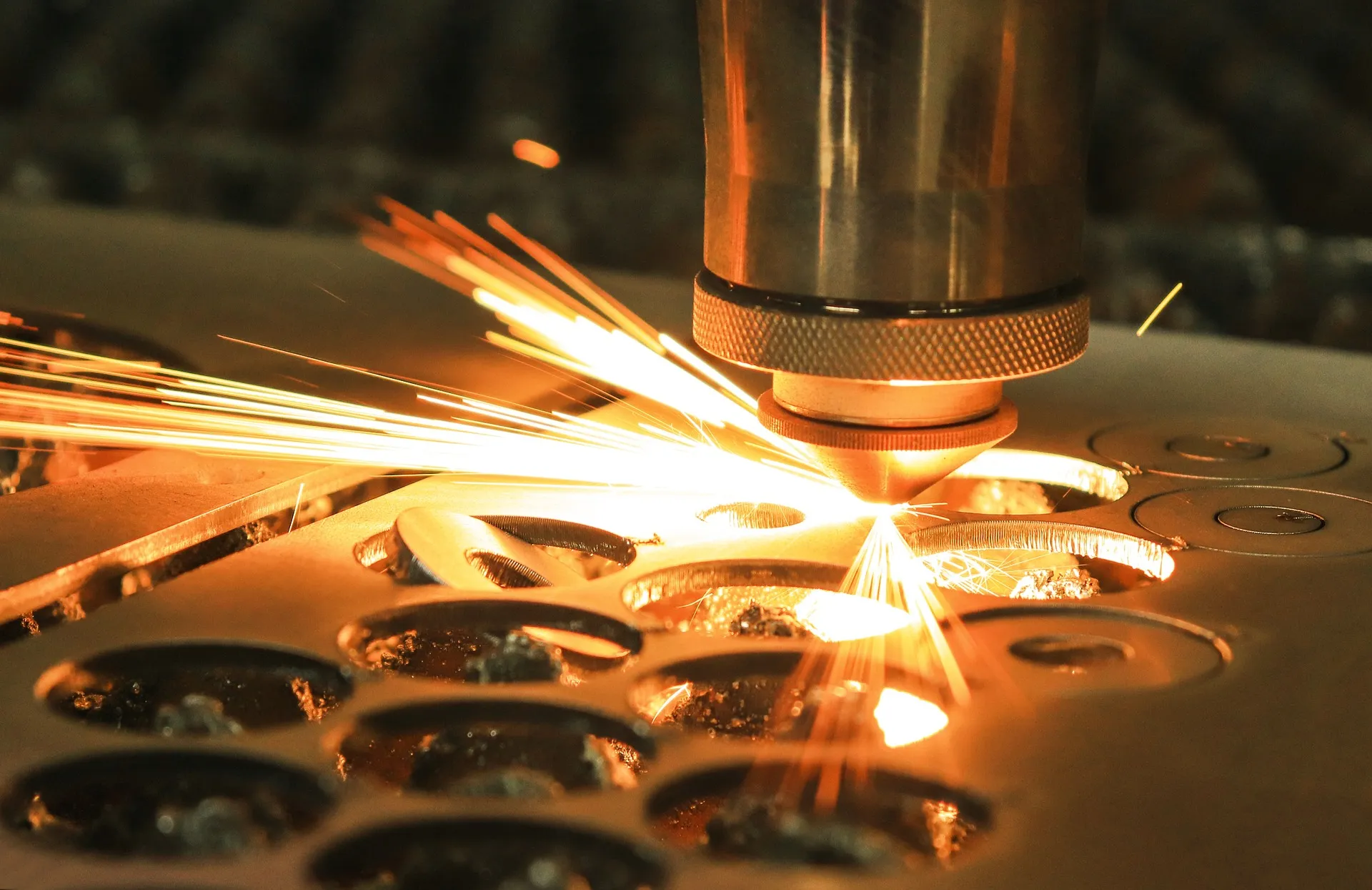 Picture of a laser cutting metal sheet